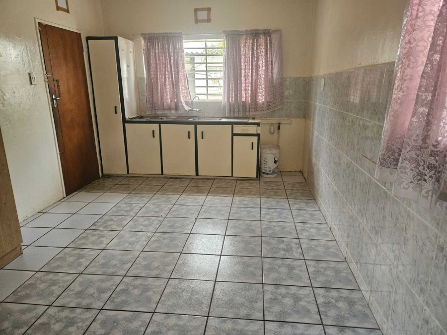 To Let 4 Bedroom Property for Rent in Verwoerdpark Northern Cape